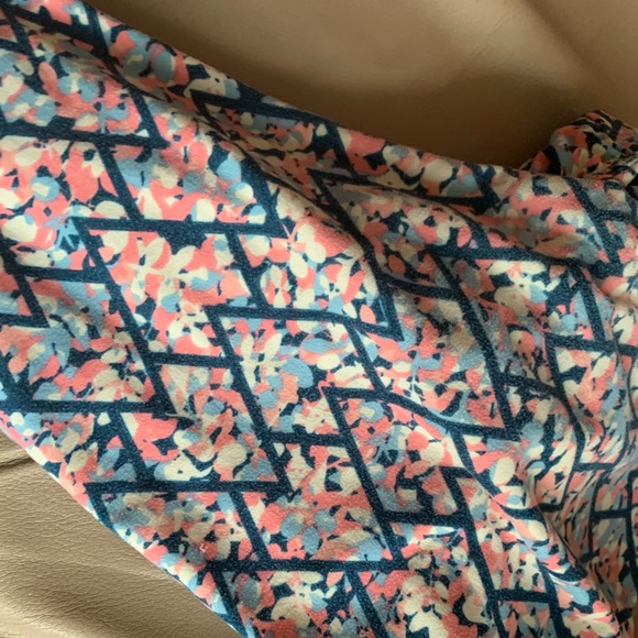 ISO Lularoe OS - Picture 2 of 2